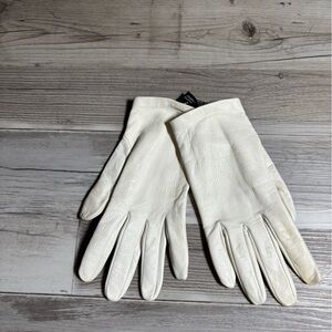 Elegant White Women's Gloves CAROLINA AMATO